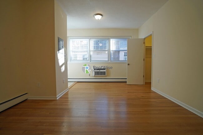 2018 Commonwealth Ave in Boston, MA - Foto de edificio - Building Photo