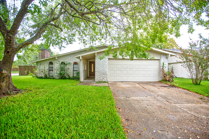 3926 Broken Elm Dr in Spring, TX - Building Photo