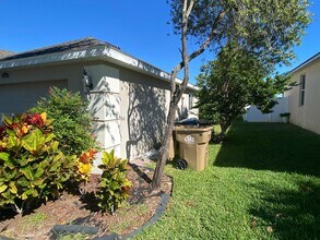 5343 Cape Hatteras Dr in Clermont, FL - Building Photo - Building Photo