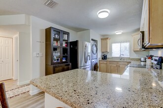 4480 Overlook Dr NE, Unit 27 in St. Petersburg, FL - Building Photo - Building Photo
