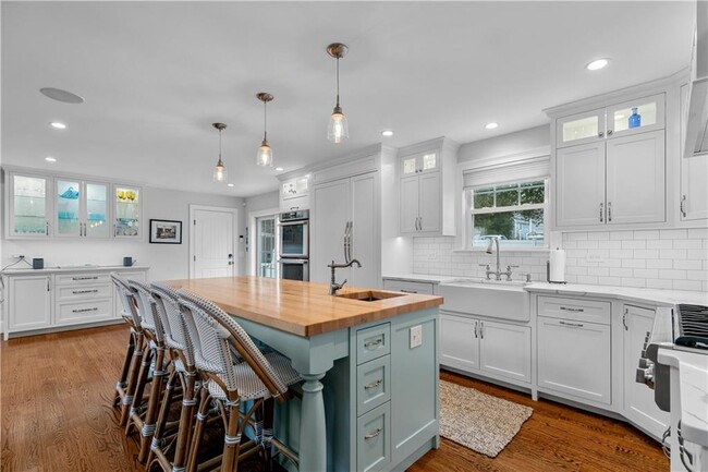 36 Keeher Ave in Newport, RI - Building Photo - Building Photo