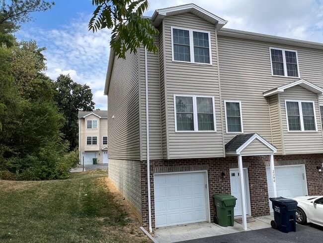 property at 2340 Kendall Ln