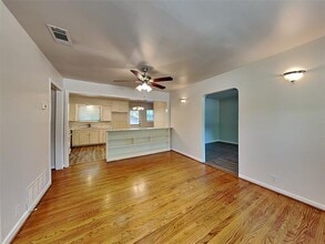 1002 Noble Ave in Carrollton, TX - Building Photo - Building Photo