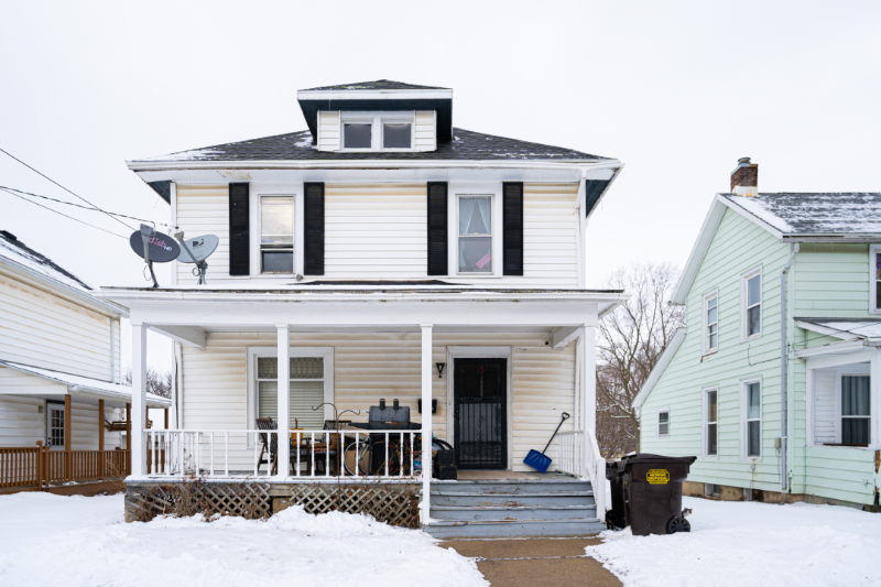 610 E Pleasant St in Freeport, IL - Building Photo