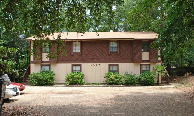 2017 Bradford Ct in Tallahassee, FL - Foto de edificio - Building Photo