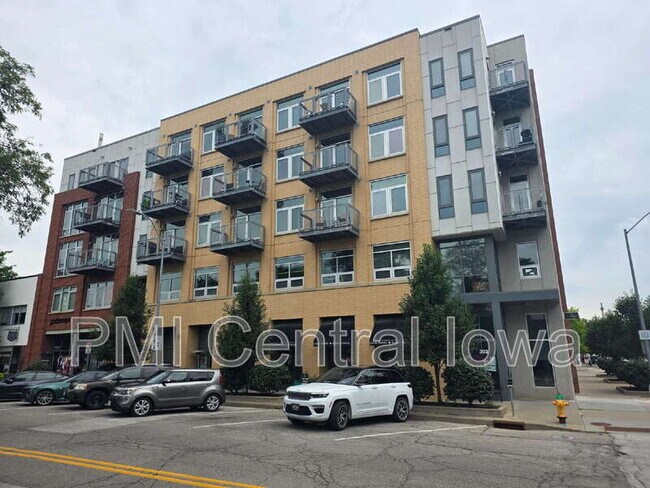 property at 309 E 5th St