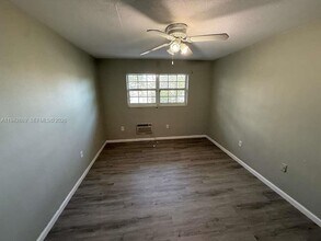 1451 NE 170th St in North Miami Beach, FL - Building Photo - Building Photo