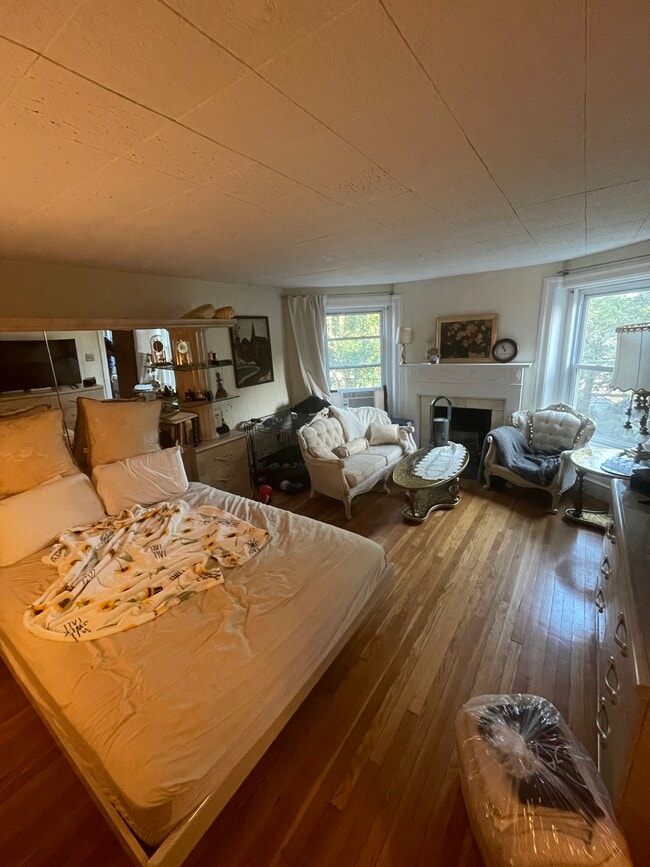 1057 Beacon St, Unit 8