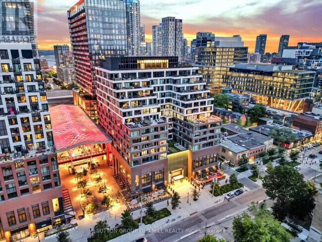 455 Wellington St W in Toronto, ON - Building Photo - Building Photo