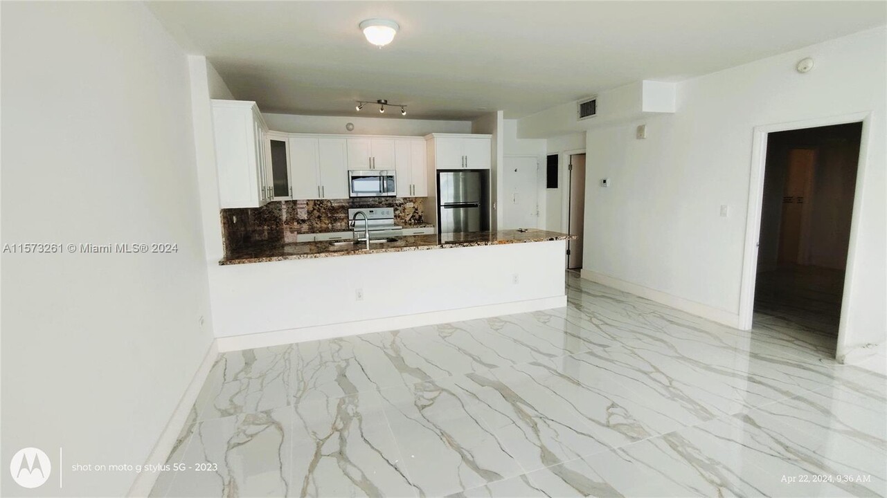 7135 Collins Ave, Unit PH-14 in Miami, FL - Building Photo