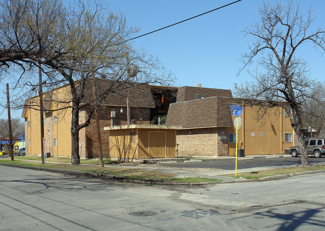 415 W Laurel St in San Antonio, TX - Foto de edificio - Building Photo