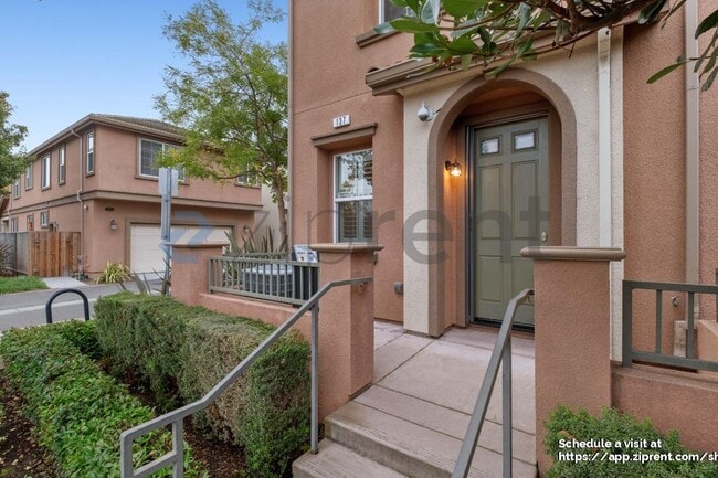 137 Burbank St in Hayward, CA - Building Photo - Building Photo