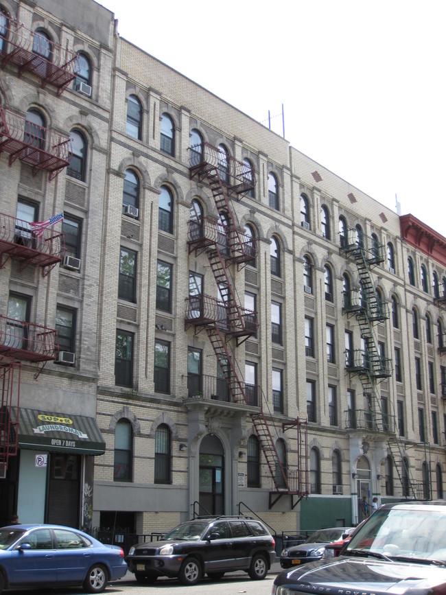 214 Scholes St in Brooklyn, NY - Building Photo - Building Photo