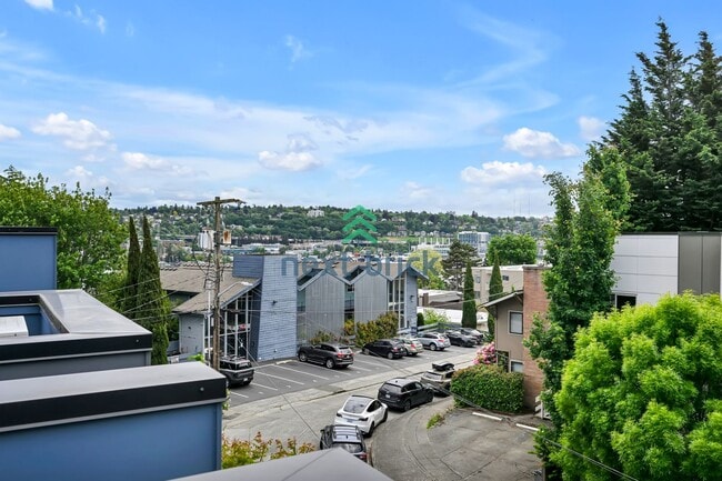 704 McGraw St in Seattle, WA - Building Photo - Building Photo