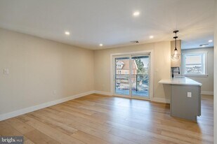 530 Washington Ave in Phoenixville, PA - Building Photo