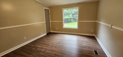 651 E Sanders Rd in Shelby, NC - Building Photo - Building Photo