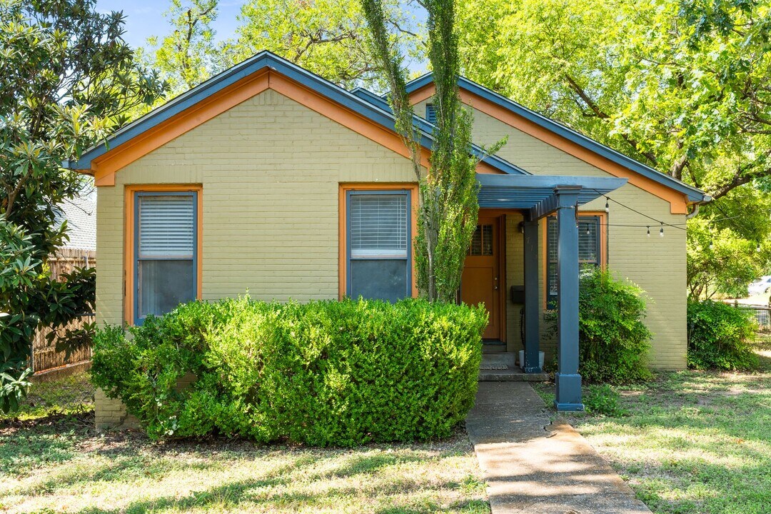 713 Carolyn Ave in Austin, TX - Building Photo