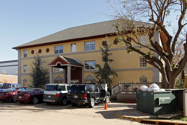 1301 Lincoln Ave in Norman, OK - Foto de edificio - Building Photo