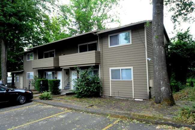 13270 SW Allen Blvd in Beaverton, OR - Foto de edificio - Building Photo