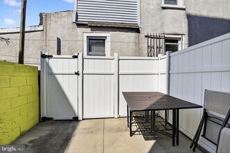 2216 Almond St in Philadelphia, PA - Building Photo - Building Photo