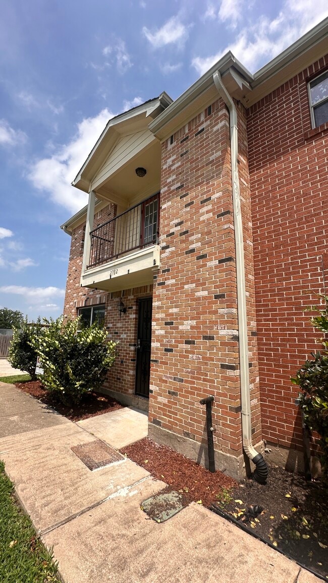 property at 2702 Vienna Pl