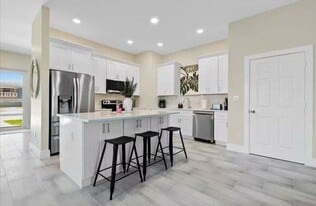 818 Foresteria Dr in West Palm Beach, FL - Building Photo