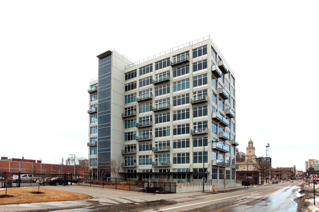 Whiteline Lofts in Des Moines, IA - Building Photo