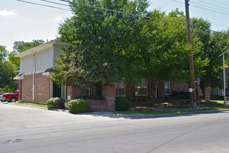 Monarch & Carroll Townhomes in Dallas, TX - Foto de edificio - Building Photo