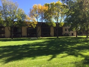 3461 Kent St, Unit 1208 in Shoreview, MN - Building Photo - Building Photo