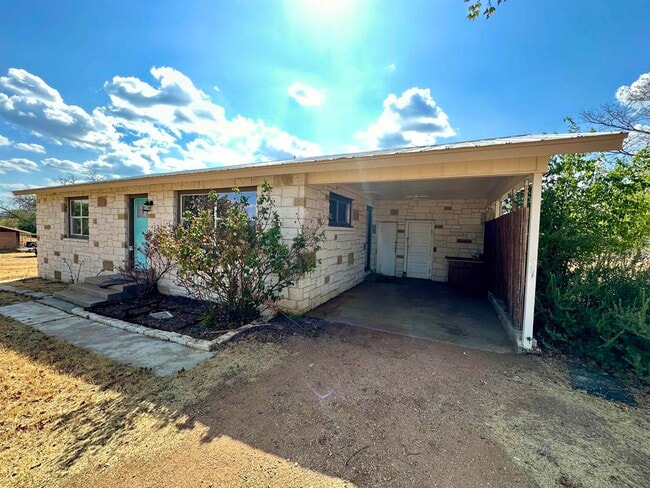 1301 Ash St in Llano, TX - Building Photo - Building Photo