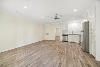 300 Pecore St in Houston, TX - Building Photo - Building Photo