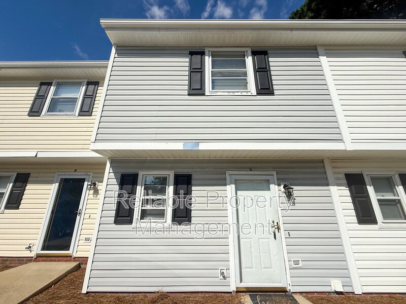323 S Moore St in Clayton, NC - Building Photo