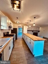 16 W Marshall St in Middleburg, VA - Foto de edificio - Building Photo