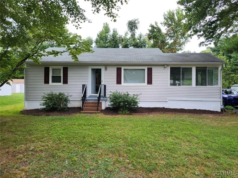 519 Smith Dr in Ruther Glen, VA - Building Photo