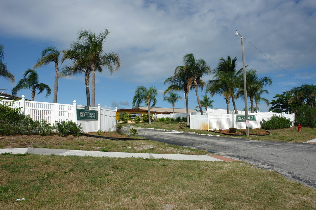 2251 N Us Highway 1 in Fort Pierce, FL - Building Photo