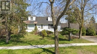 22 Pleasant View Dr in Toronto, ON - Building Photo