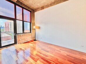 320 E 21st St in Chicago, IL - Building Photo - Building Photo
