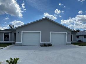 929 SE 8th Terrace in Cape Coral, FL - Building Photo - Building Photo