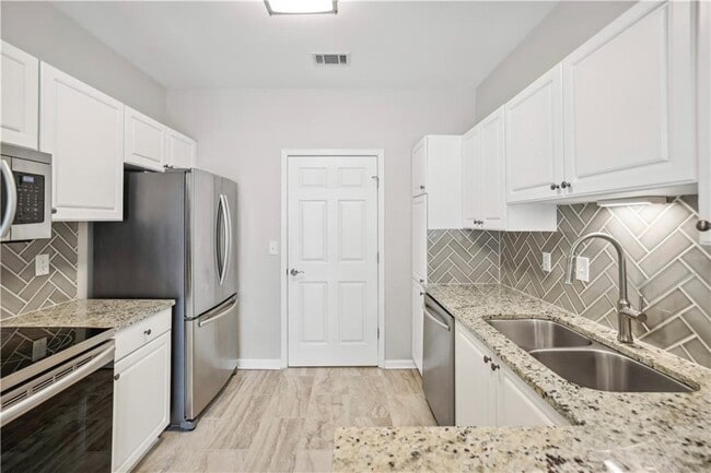 7110 Woodland Ln in Alpharetta, GA - Building Photo - Building Photo