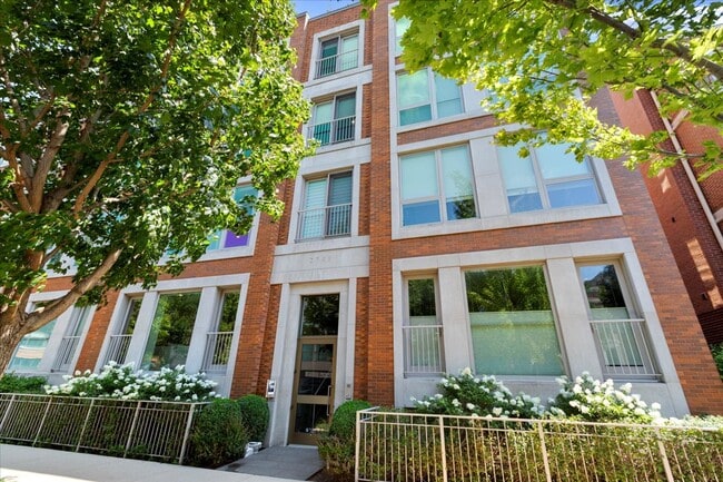 property at 2749 N Lakewood Ave