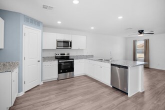 5749 Club House Dr in Fort Mohave, AZ - Foto de edificio - Building Photo