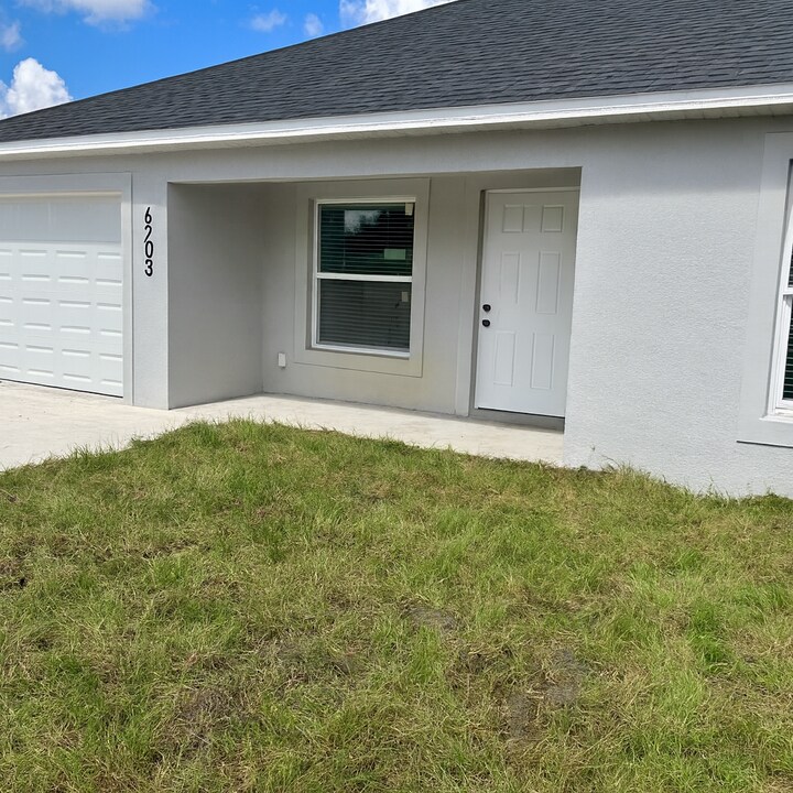 6203 Red Cedar Rd in Sebring, FL - Building Photo