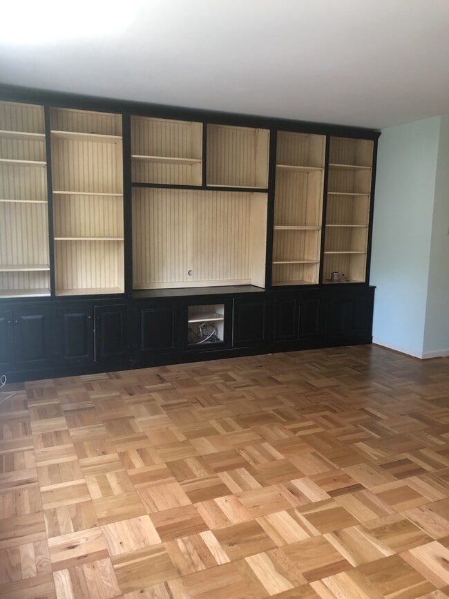 647 Azalea Dr in Rockville, MD - Building Photo - Building Photo
