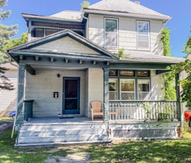 property at 604 W Elm St