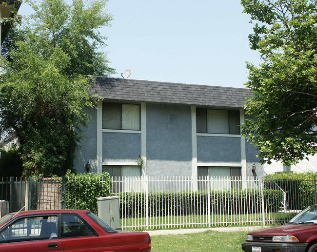 7011 Vassar Ave in Canoga Park, CA - Building Photo - Building Photo