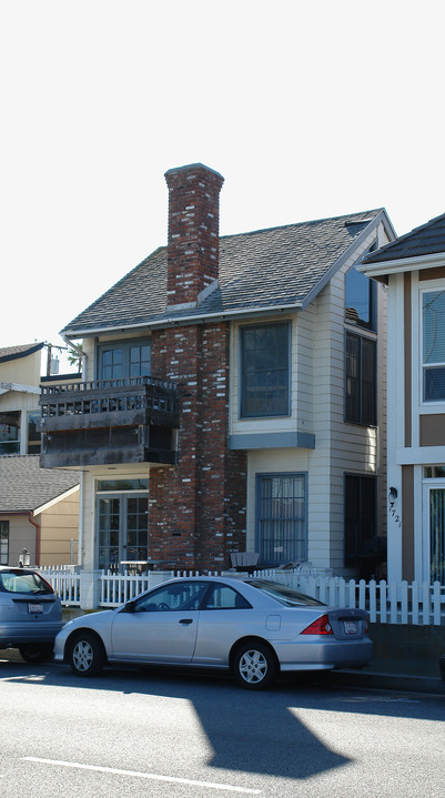 1721 W Balboa Blvd in Newport Beach, CA - Foto de edificio