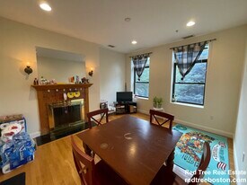1801 Beacon St, Unit 5 in Brookline, MA - Building Photo