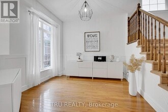 320 Eckerson Ave in Ottawa, ON - Building Photo - Building Photo