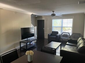 1367 SW 51st Blvd, Unit Room at Redpoint in 2x2.5 in Gainesville, FL - Building Photo - Building Photo