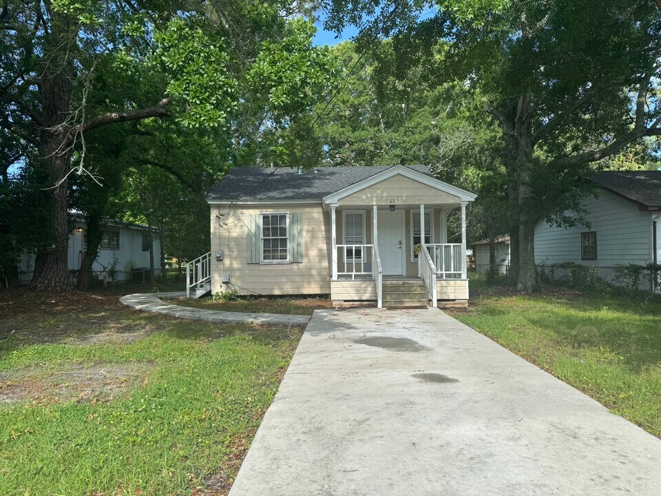 2319 9th St in Pascagoula, MS - Building Photo